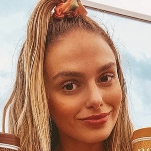 Giovanna Vilarinho, 33 (Pop Singer)