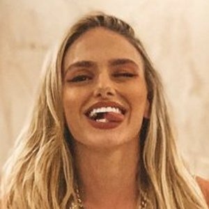 Giovanna Vilarinho, 33 (流行歌手)