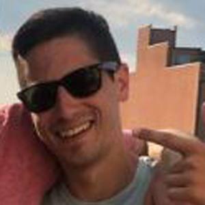 GiraffeNeckMarc, 29 (Star di YouTube)