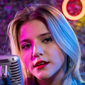 Giu Nassa, 22 (Pop Singer)