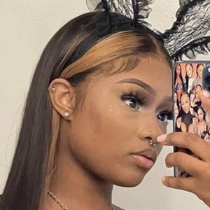 Glokashy, 24 (Star d'Instagram)