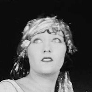 Gloria Swanson image 4