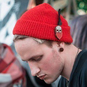 Gosha Bondarev, 34 (插画家)