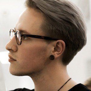 Gosha Bondarev, 34 (插畫家)