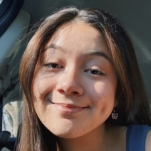 Grace Leshner image 2