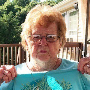 Grandma Lill, 95 (YouTube明星)