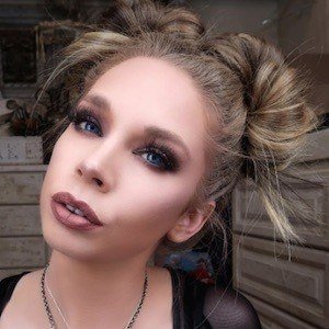 Grav3yardgirl, 40 (YouTube Star)