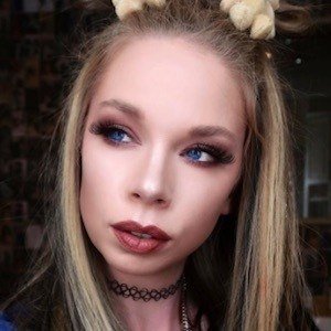 Grav3yardgirl, 40 (YouTube Star)