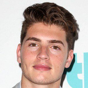 Gregg Sulkin, 33 (电视演员)