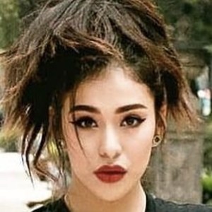 Gumii, 31 (Estrella de Instagram)