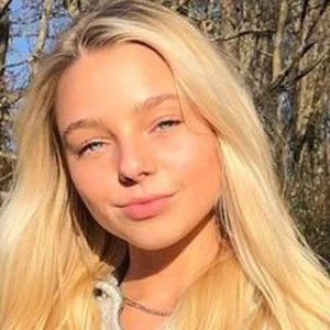 Gwen Rachel, 22 (Model)