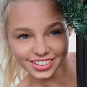 Gwen Rachel, 22 (模特)