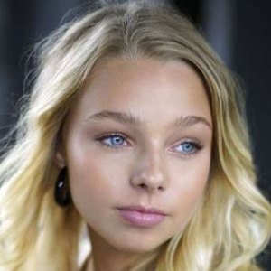 Gwen Rachel, 22 (Model)