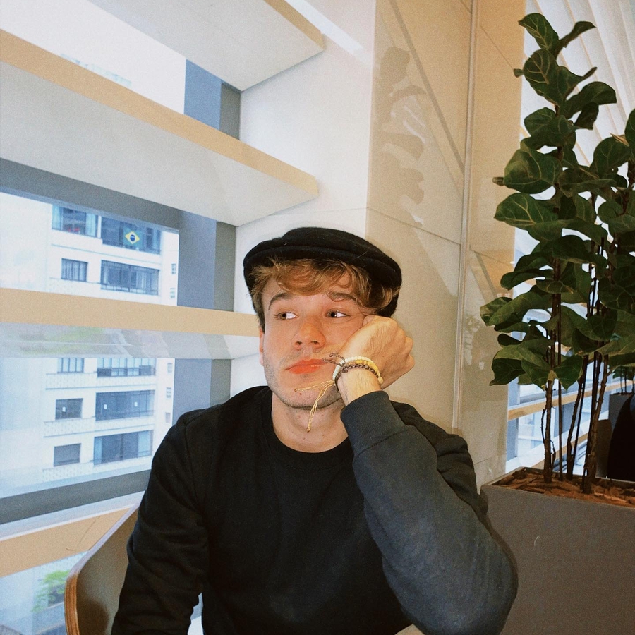 Hall Mendes, 28 (Attore TV)