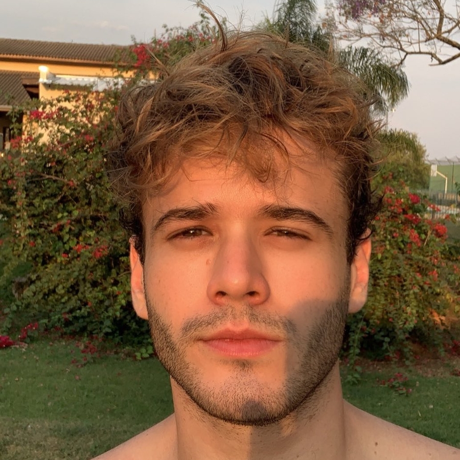 Hall Mendes, 28 (TV Actor)