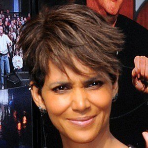 Halle Berry, 59 (Actriz de Cine)
