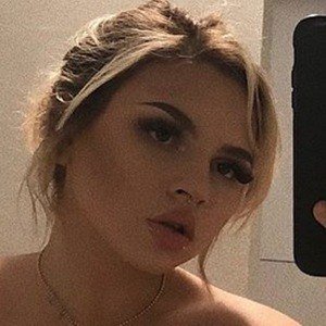 Halle Kirk, 25 (Instagram Star)