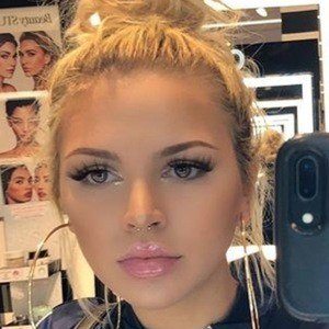 Halle Kirk, 25 (Instagram Star)