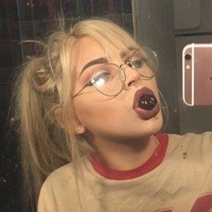 Halle Kirk, 25 (Instagram Star)