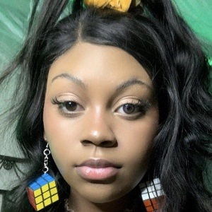 Halle Marie, 21 (TikTok Star)