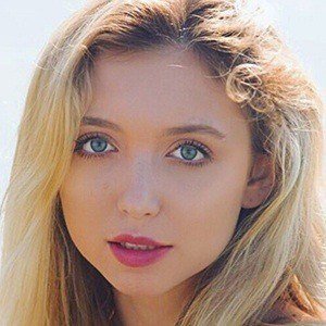Hana Hayes image 1