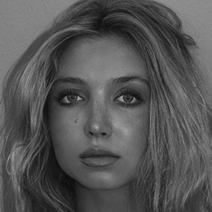 Hana Hayes image 3