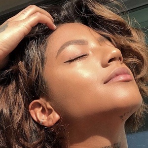 handpushed, 33 (Estrella de TikTok)