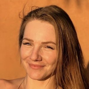 Hanna Neves, 43 (Instagram Star)