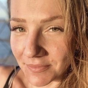 Hanna Neves, 43 (Instagram Star)