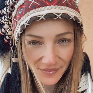 Hanna Neves, 43 (Instagram Star)