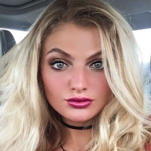 Hannah Dezz, 26 (Family Member)