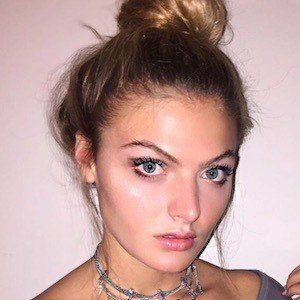 Hannah Dezz, 26 (家庭成員)