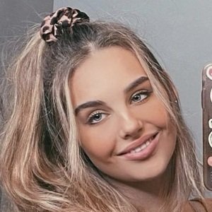 Hannah Evana, 22 (TikTok明星)