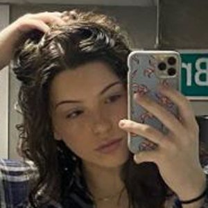 Hannah Field image 4