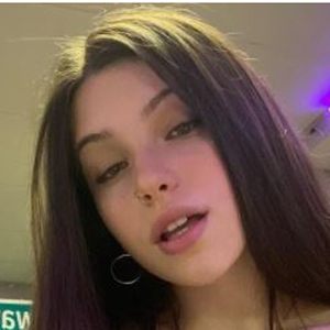 Hannah Field image 7