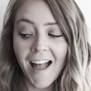 Hannah Howlett, 39 (YouTube明星)