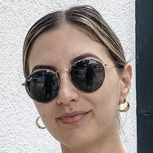 Hannah Kling, 31 (Blogger)