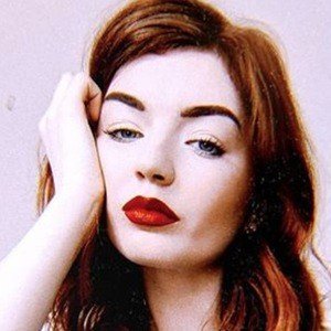 Hannah Louise Farrington, 30 (Blogger)