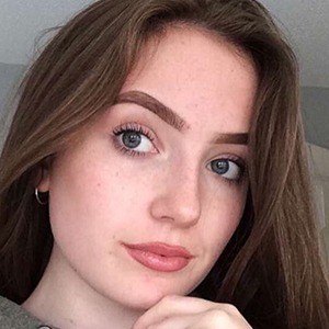 Hannah Lyne, 23 (Instagram Star)