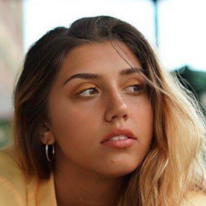 Hannah Mrozak, 25 (Pop Singer)