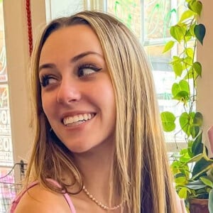 Hannah Mullen, 22 (TikTok Star)