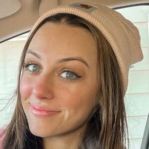 Hannah Mullen, 22 (TikToker)