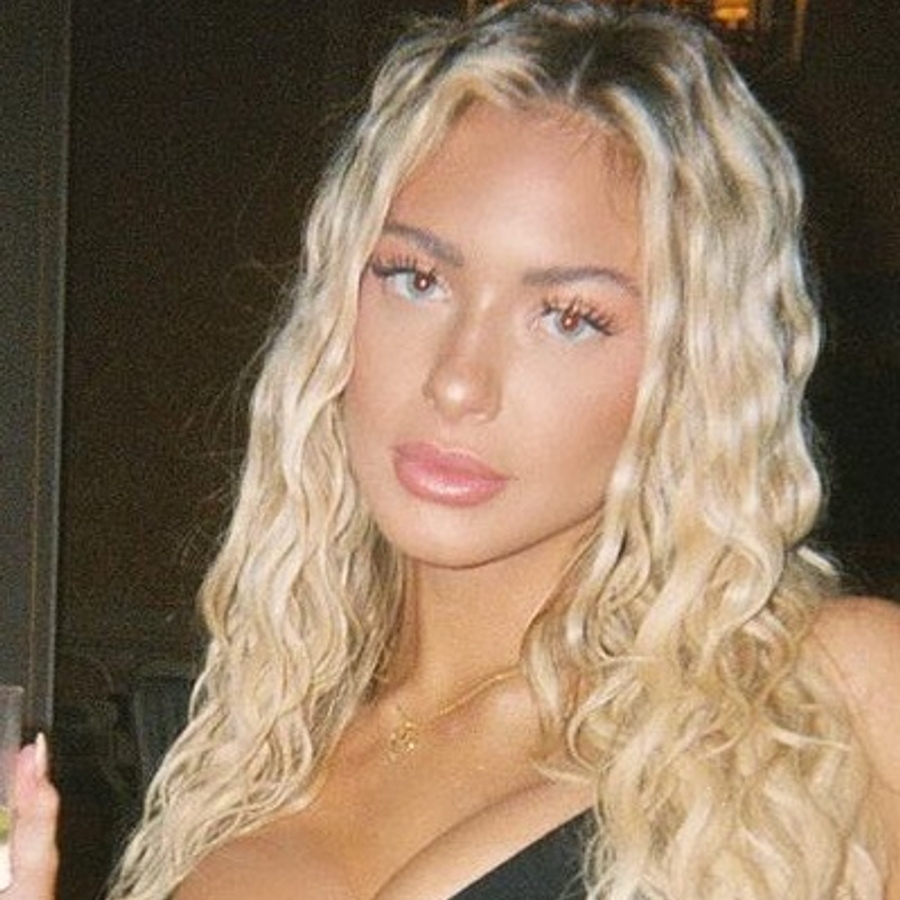 Hannah Palmer (Model) - Age, Birthday, Bio, Facts, Family, Net Worth