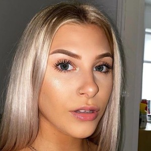 Hannah Simpson image 6