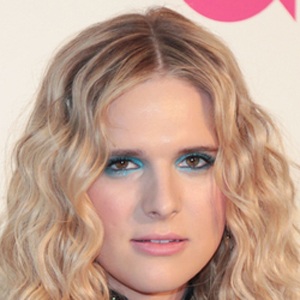 Hari Nef image 5