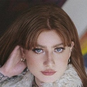 Harmony Nice, 28 (YouTube-ster)