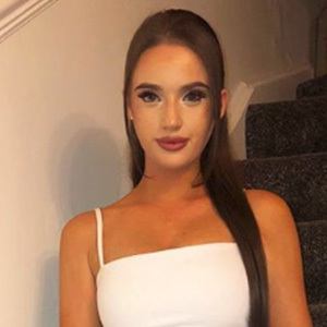 Harriet Parkes, 26 (Instagram Star)