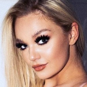 Harriotte Lane, 24 (模特)