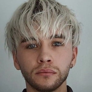 Harry Holles image 5