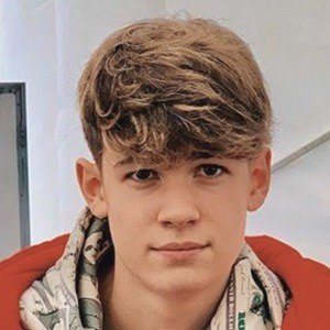 Harvey Mills, 22 (Cantante pop)